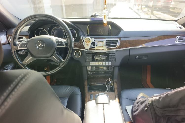 Used Mercedes-Benz E-Class 2014 Facelifted E 260 L Luxury Edition Center Console