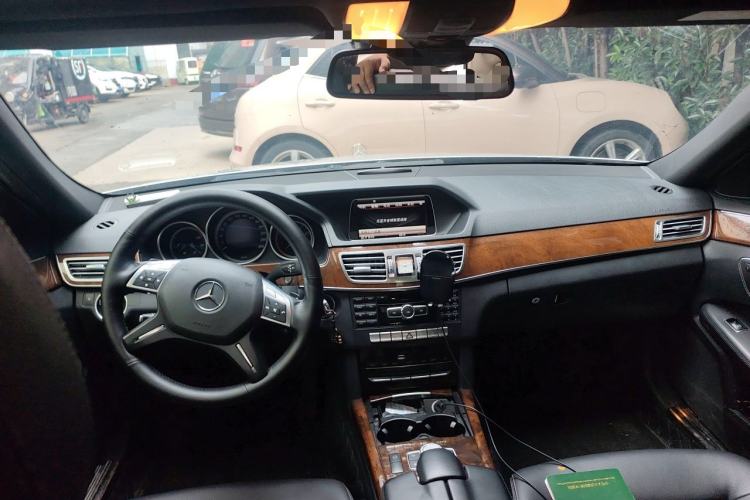 Used Mercedes-Benz E-Class 2014 E 260 L Center Console