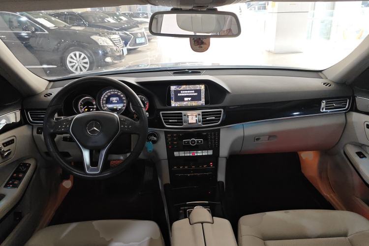 Used Mercedes-Benz E-Class 2014 E 260 L Sport Edition Center Console