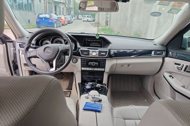 Used Mercedes-Benz E-Class 2014 E 300 L Sport Luxury Edition Center Console