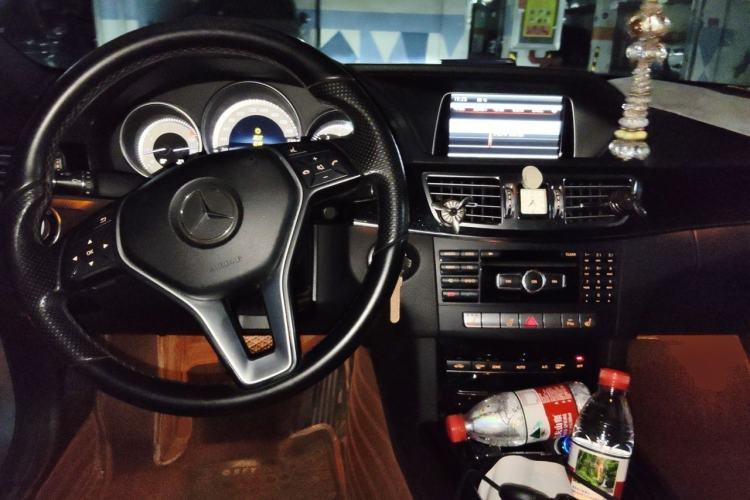 Used Mercedes-Benz E-Class 2014 E 300 L Sport Edition Center Console