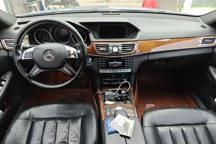 Used Mercedes-Benz E-Class 2014 E 300 L Center Console