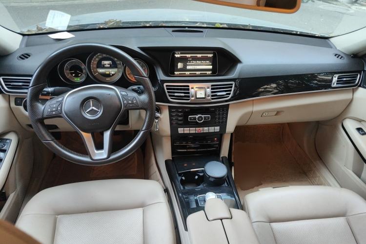 Used Mercedes-Benz E-Class 2014 Restyled E 260 L Sport Edition Center Console