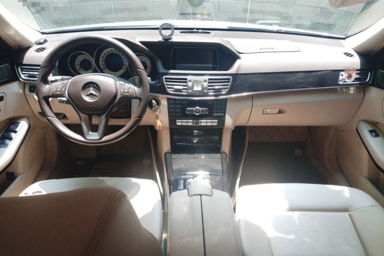Used Mercedes-Benz E-Class 2014 E 260 L Sport Edition Center Console