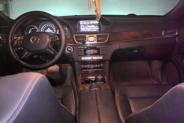 Used Mercedes-Benz E-Class 2014 E 260 L Center Console