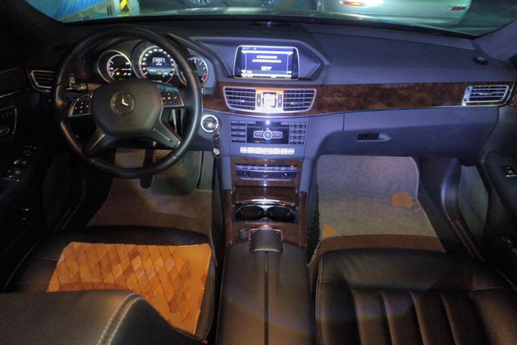 Used Mercedes-Benz E-Class 2014 E 260 L Luxury Model Center Console