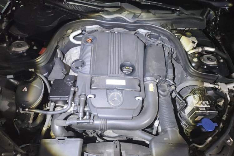 Used Mercedes-Benz E-Class 2014 E 260 L Engine Bay