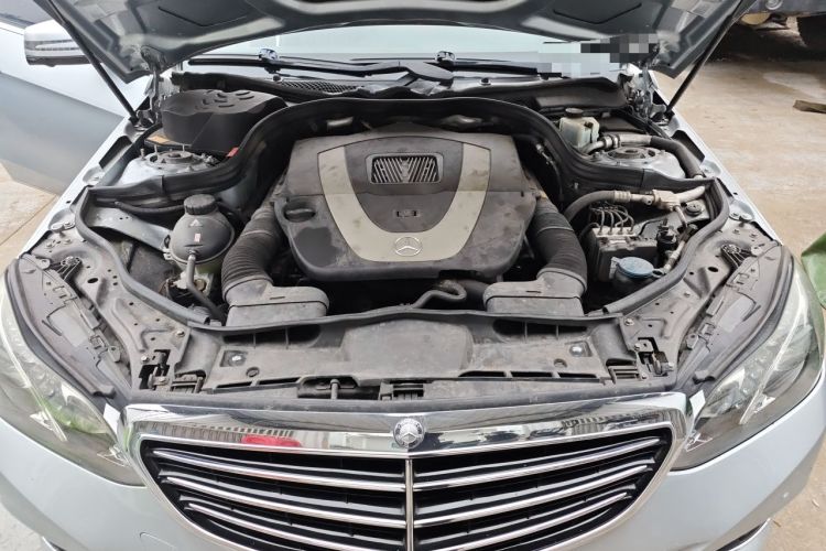 Used Mercedes-Benz E-Class 2014 E 300 L Engine Bay