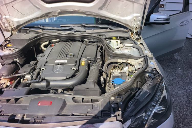 Used Mercedes-Benz E-Class 2014 Facelifted E 260 L Luxury Edition Engine Bay Left