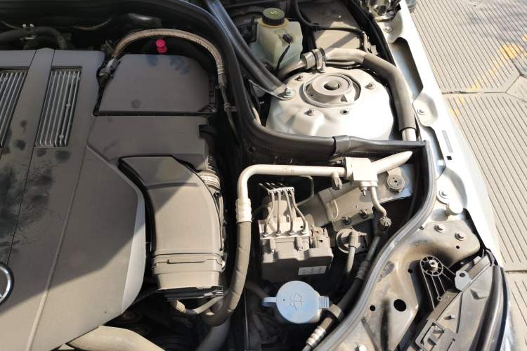 Used Mercedes-Benz E-Class 2014 Restyled E 400 L Sport Luxury Edition Engine Bay Left