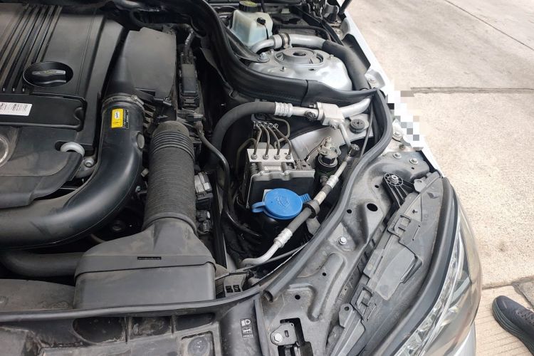 Used Mercedes-Benz E-Class 2014 E 260 L Engine Bay Left