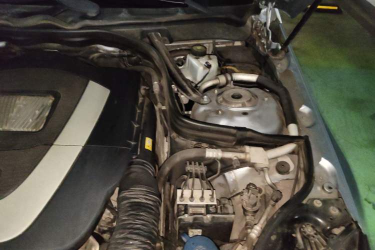 Used Mercedes-Benz E-Class 2014 E 300 L Sport Edition Engine Bay Left