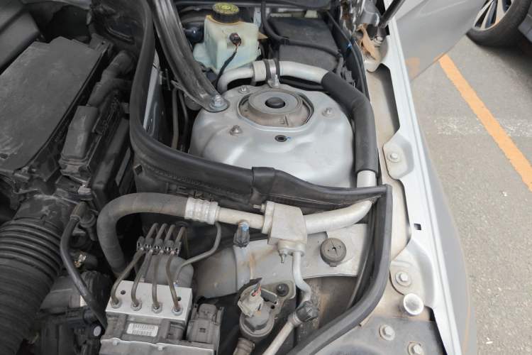 Used Mercedes-Benz E-Class 2014 E 260 L Luxury Model Engine Bay Left