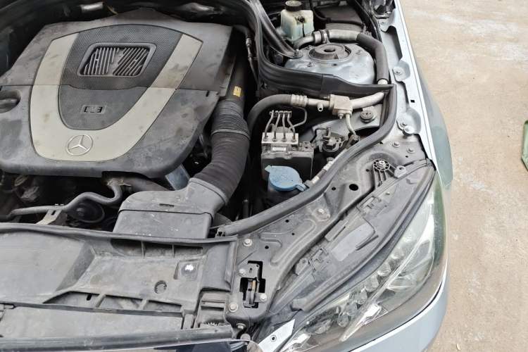 Used Mercedes-Benz E-Class 2014 E 300 L Engine Bay Left