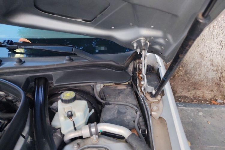 Used Mercedes-Benz E-Class 2014 E 260 L Sport Edition Engine Bay Left
