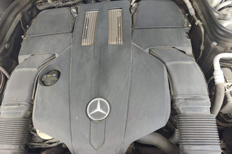 Used Mercedes-Benz E-Class 2014 E 400 L Sport Luxury Edition Engine Bay Left