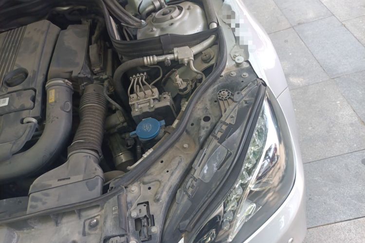 Used Mercedes-Benz E-Class 2014 Revised E 260 L Sport Luxury Edition Engine Bay Left