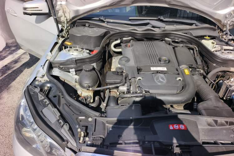 Used Mercedes-Benz E-Class 2014 Facelifted E 260 L Luxury Edition Engine Bay Right