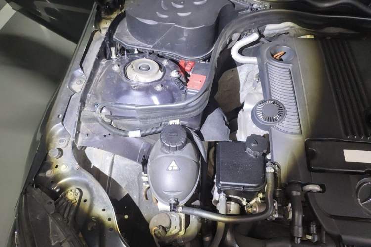 Used Mercedes-Benz E-Class 2014 E 260 L Engine Bay Right