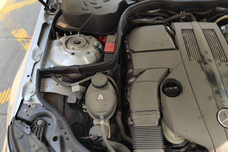Used Mercedes-Benz E-Class 2014 Restyled E 400 L Sport Luxury Edition Engine Bay Right