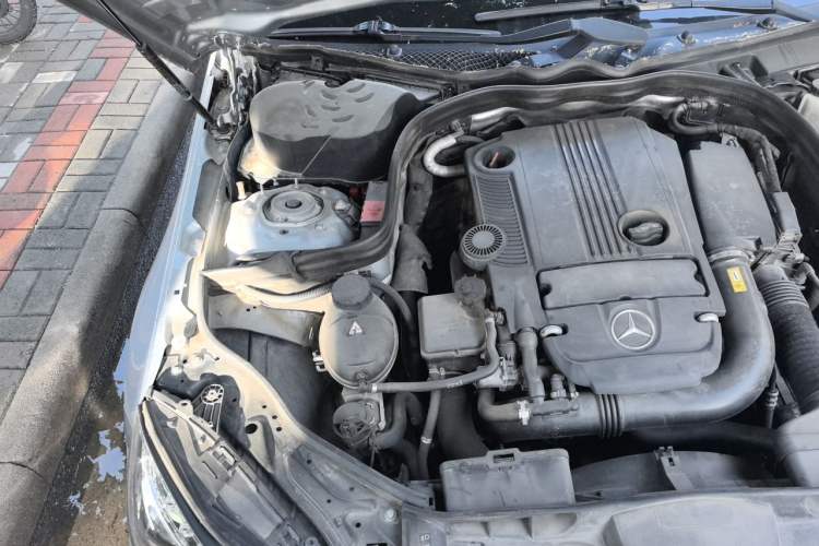 Used Mercedes-Benz E-Class 2014 E 260 L Luxury Model Engine Bay Right