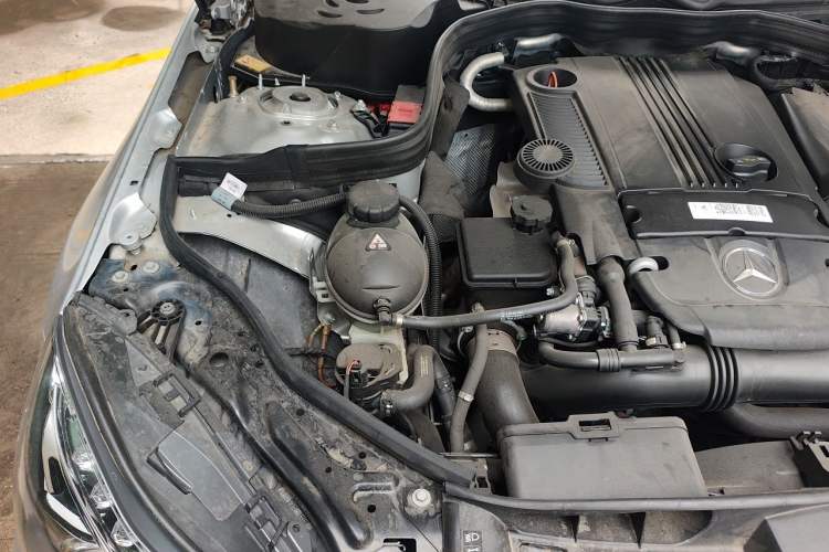 Used Mercedes-Benz E-Class 2014 E 260 L Engine Bay Right