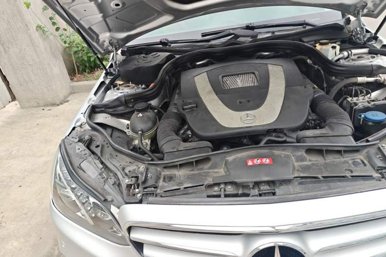 Used Mercedes-Benz E-Class 2014 E 300 L Sport Luxury Edition Engine Bay Right