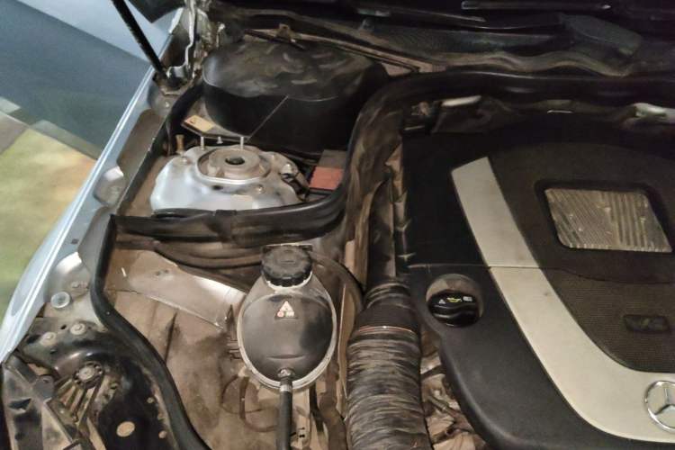 Used Mercedes-Benz E-Class 2014 E 300 L Sport Edition Engine Bay Right