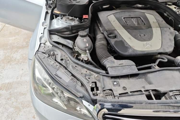 Used Mercedes-Benz E-Class 2014 E 300 L Engine Bay Right