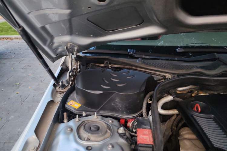 Used Mercedes-Benz E-Class 2014 E 260 L Sport Edition Engine Bay Right