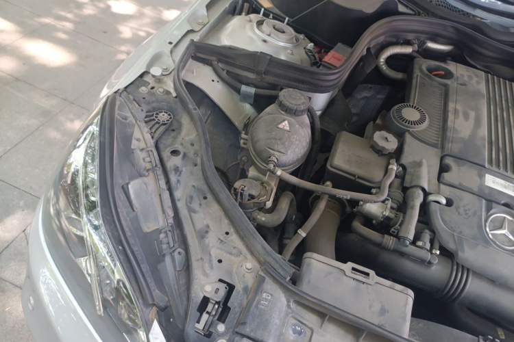 Used Mercedes-Benz E-Class 2014 Revised E 260 L Sport Luxury Edition Engine Bay Right
