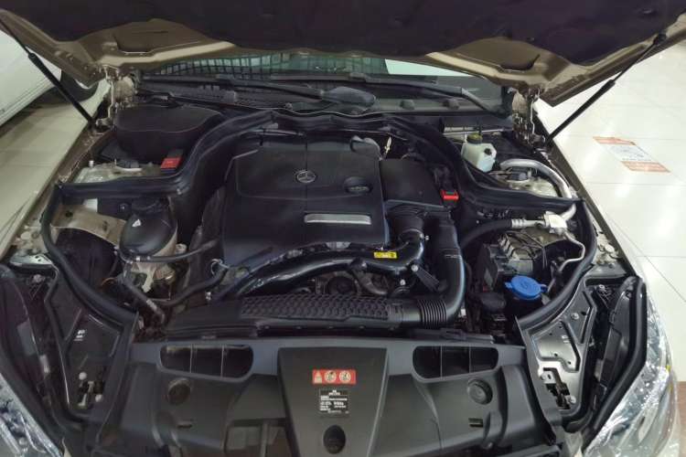 Used Mercedes-Benz E-Class 2014 E 260 Coupe Engine Bay