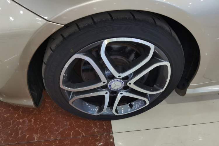 Used Mercedes-Benz E-Class 2014 E 260 Coupe Exterior 3