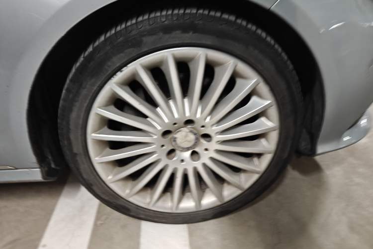 Used Mercedes-Benz E-Class 2014 E 260 L Exterior 7