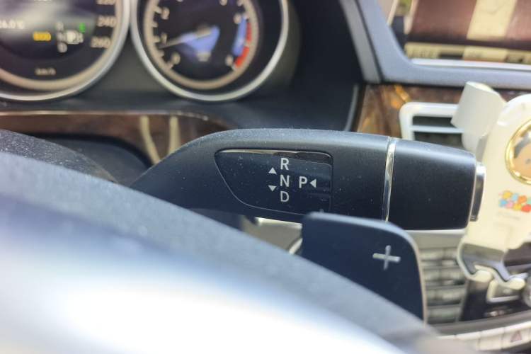 Used Mercedes-Benz E-Class 2014 Facelifted E 260 L Luxury Edition Gear Lever