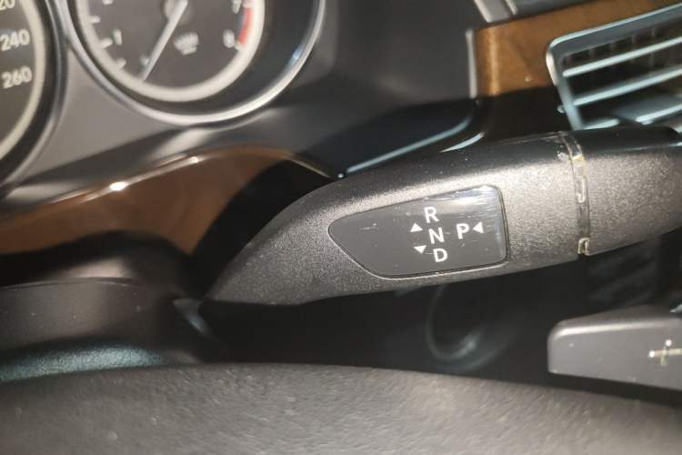 Used Mercedes-Benz E-Class 2014 E 260 L Gear Lever