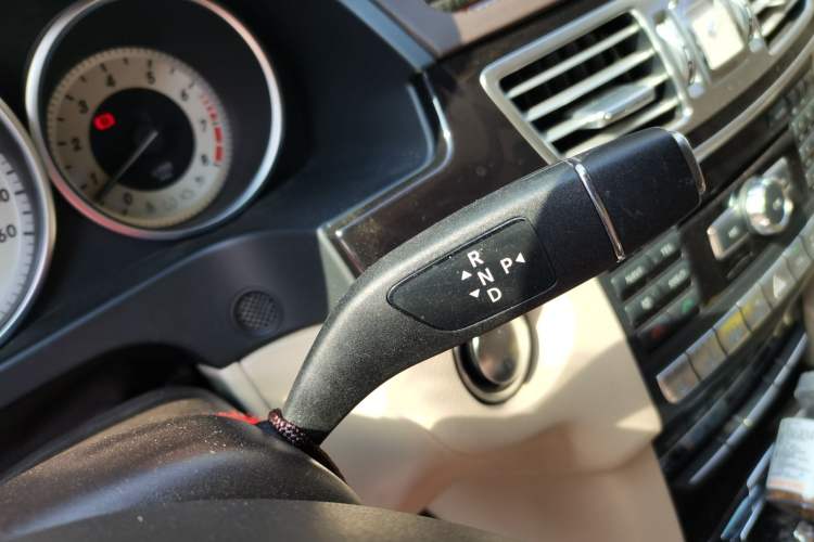 Used Mercedes-Benz E-Class 2014 Restyled E 400 L Sport Luxury Edition Gear Lever