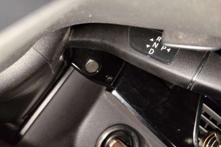 Used Mercedes-Benz E-Class 2014 E 300 L Sport Edition Gear Lever