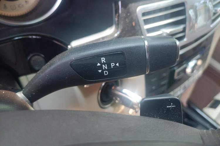 Used Mercedes-Benz E-Class 2014 Revised E 260 L Sport Luxury Edition Gear Lever