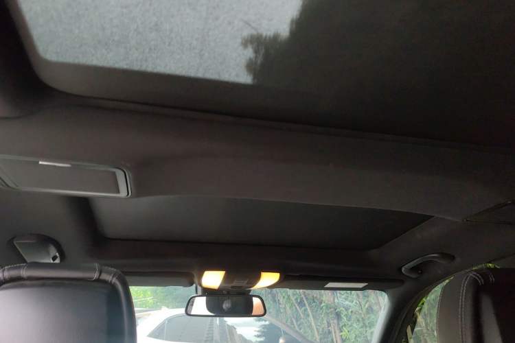 Used Mercedes-Benz E-Class 2014 E 260 L Headliner