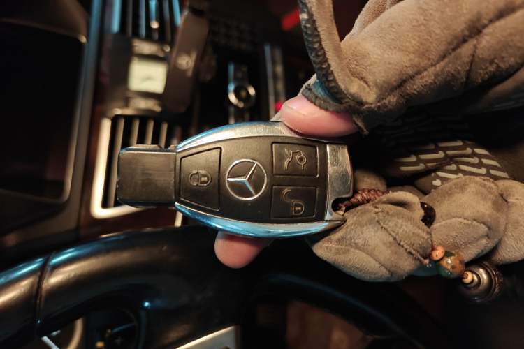 Used Mercedes-Benz E-Class 2014 E 260 L Interior 1