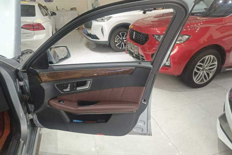 Used Mercedes-Benz E-Class 2014 E 260 L Luxury Model Interior 2