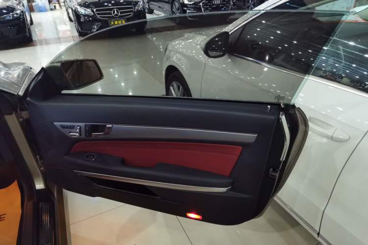 Used Mercedes-Benz E-Class 2014 E 260 Coupe Interior 2