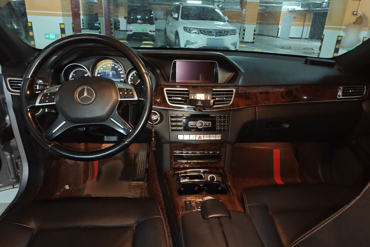Used Mercedes-Benz E-Class 2014 E 260 L Interior 2