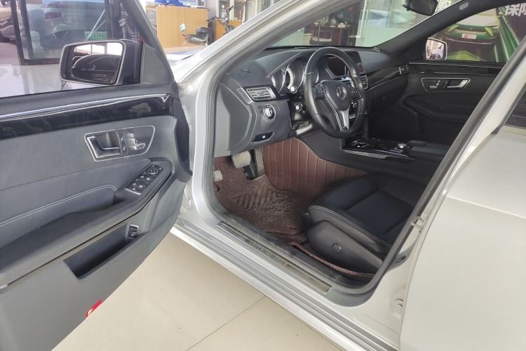 Used Mercedes-Benz E-Class 2014 E 260 L Sport Edition Interior 3