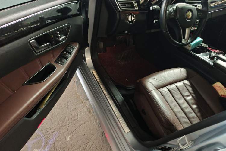 Used Mercedes-Benz E-Class 2014 Revised E 260 L Sport Luxury Edition Interior 3