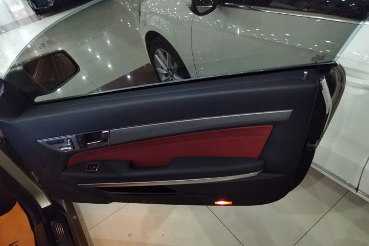 Used Mercedes-Benz E-Class 2014 E 260 Coupe Interior 3