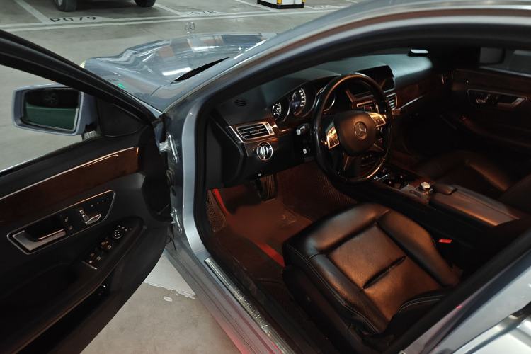 Used Mercedes-Benz E-Class 2014 E 260 L Interior 3