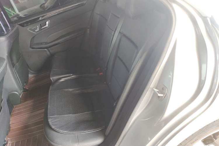 Used Mercedes-Benz E-Class 2014 E 260 L Sport Edition Interior 4