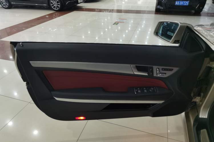 Used Mercedes-Benz E-Class 2014 E 260 Coupe Interior 4